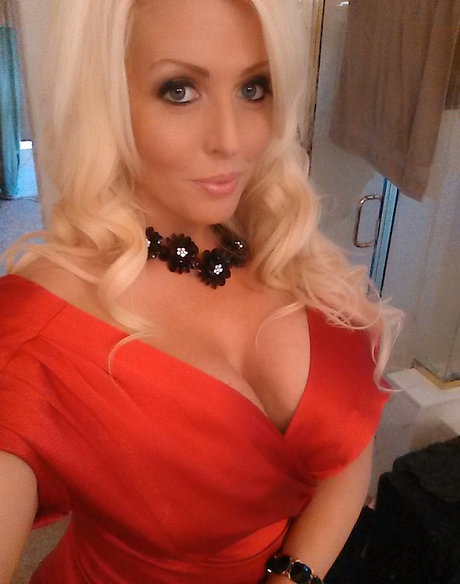 Esenyali Çevresinde VIP Model Camila ile Özel Randevu