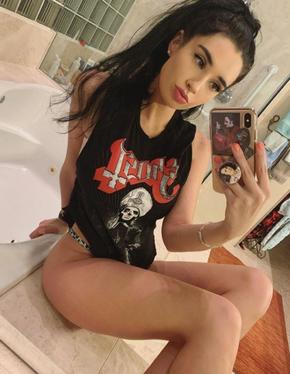 Pendik Escort Tatlılığıyla Aklınızı Başınızdan Alan Buse